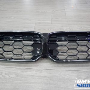 Mặt ca lăng BMW M340i LCI phát sáng